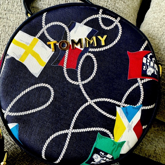 Tommy Hilfiger matching round crossbody bag and long wallet - Picture 10 of 12
